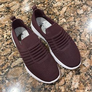 Like New!  Clarks Cloudsteppers 8.5 WIDE